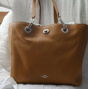 Coach 56830 Turnlock Chain Tote